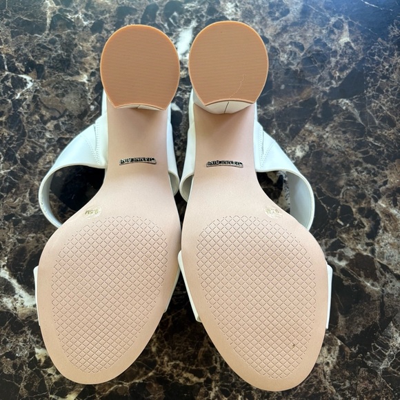 Gianni Bini White Heeled Mules with Chunky Block Heel - Picture 8 of 12